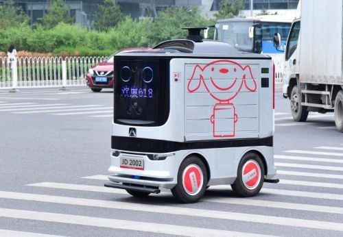 京东配送机器人走上北京街头 实现常态化配送运营